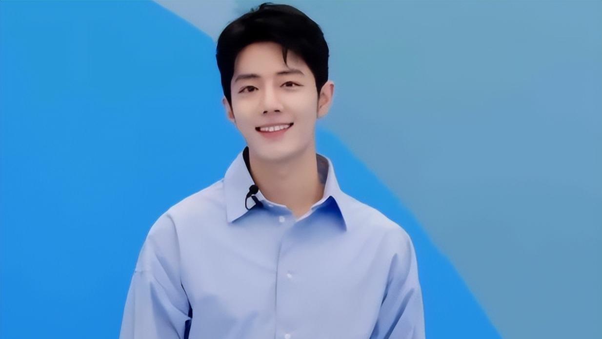 肖战|肖战直播来袭，在线试吃美食，细节处体现人品！