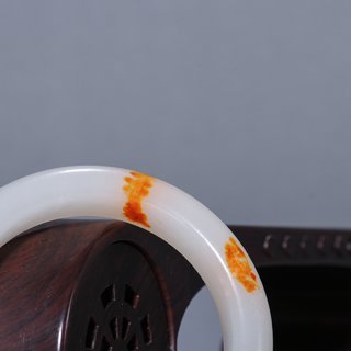 |回流 和田白玉带皮扁条手镯