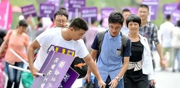 大学生|“早知如此，就不让你上北大了”，母亲这番话，戳中了多少人内心