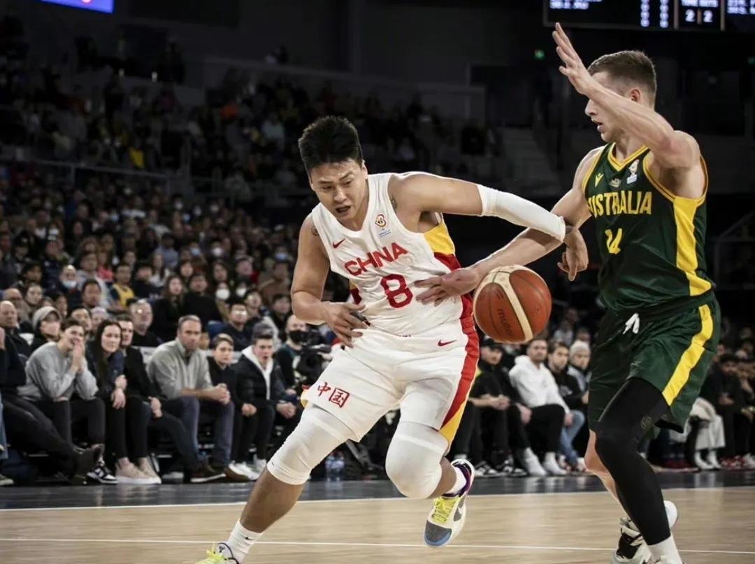 苏群发文揭露男篮惨败的真因,后卫对抗普遍不足,弃高诗岩吃了大亏