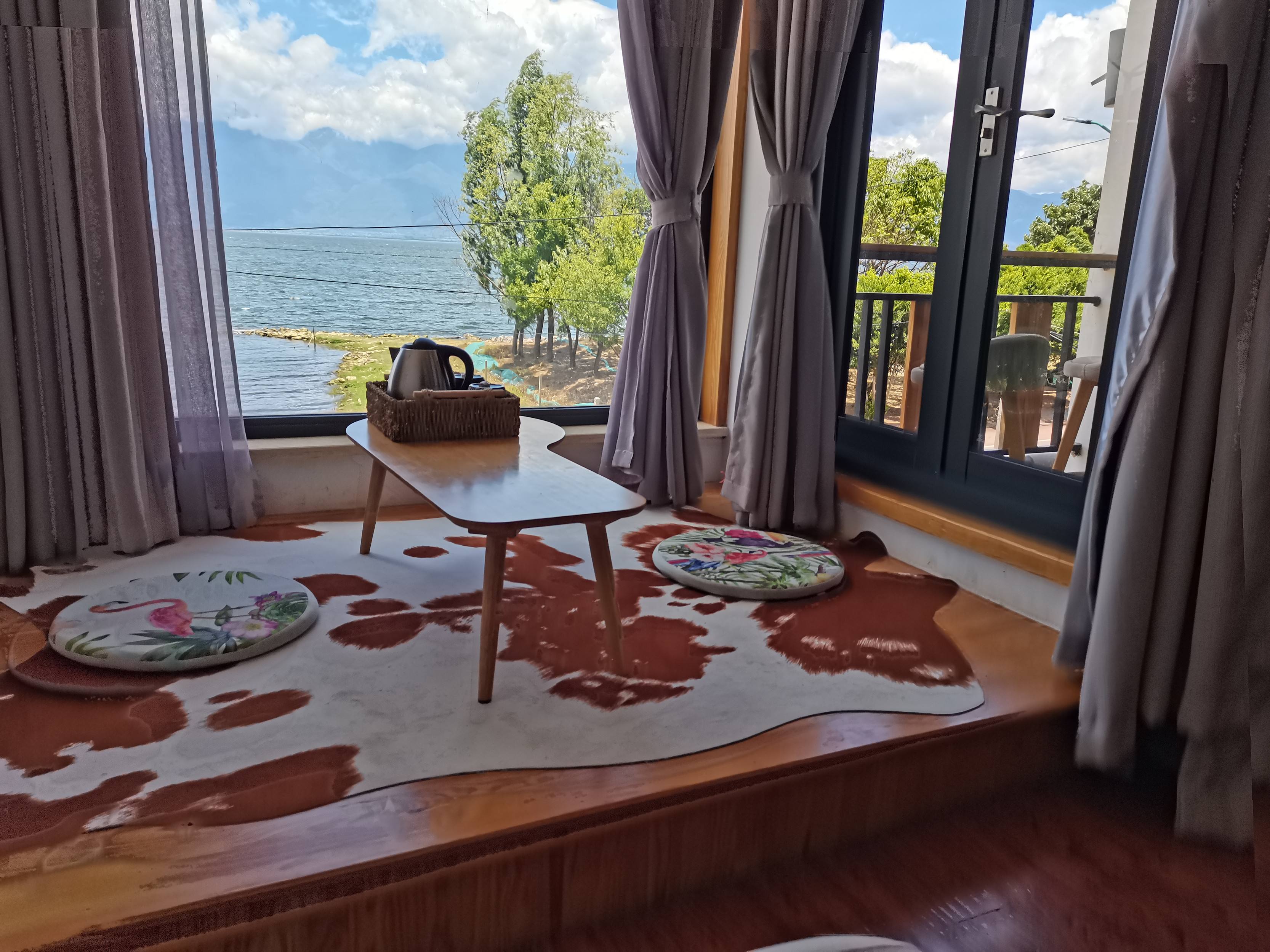 把阳台封了,开个房间门当房间可行吗?