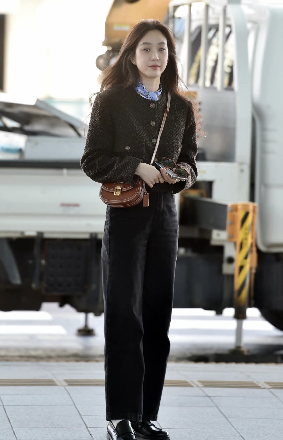郑丽媛|微笑女王郑丽媛机场照状态回春，41岁仿佛又回到了《金三顺》时期