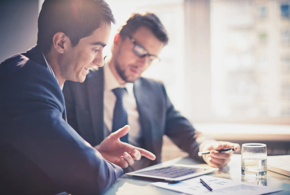 招聘|女生怒斥公司招聘套路:在上海工作底薪6000,还要玩那么多花招