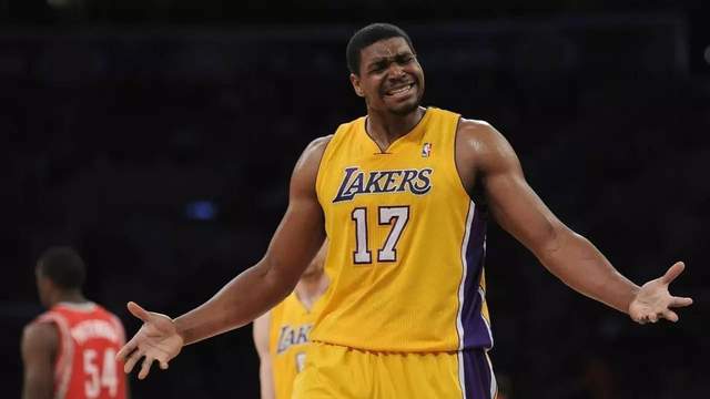 基德|喝凉水都塞牙！盘点NBA十大奇葩的受伤事件：睡觉也能出意外！