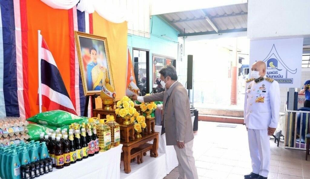 泰国公主诞辰之际 国王王后御赐物资
