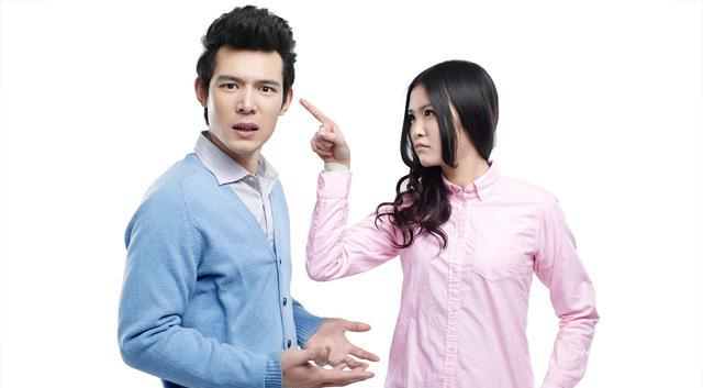 父亲欠女儿28万不还,女儿讨要多年后,竟将父亲告上法庭索要42万