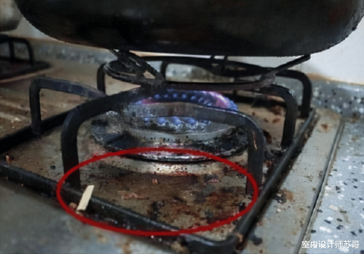 以前不懂,厨房刀筷“放台面”!学学年轻人的做法,卫生又高级!