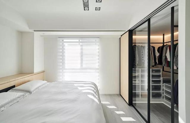 她家99㎡,客厅不放茶几和电视柜,入住反而舒心,晒晒!