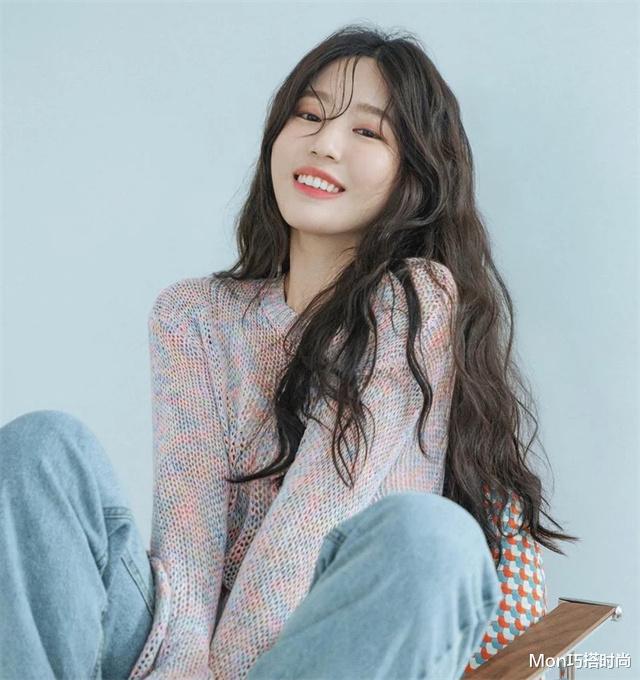 发型 过年换新发型,建议少烫这“3种”卷发,老气感明显,拍照也很土