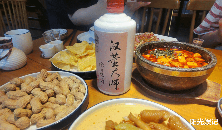 空腹|在生活中这6种情况下千万不能喝酒，醉得快还丢人，建议了解清楚