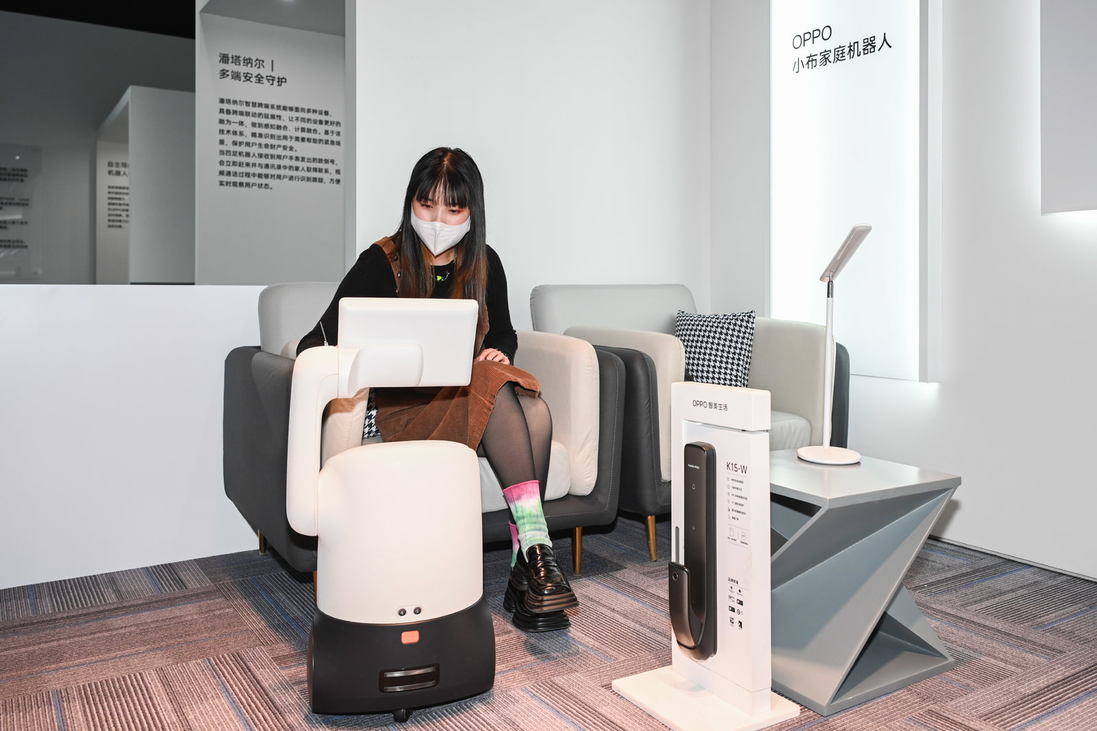 机器人|技术积累才能实现产品迭代，OPPO全新四足机器人亮相未来科技大会