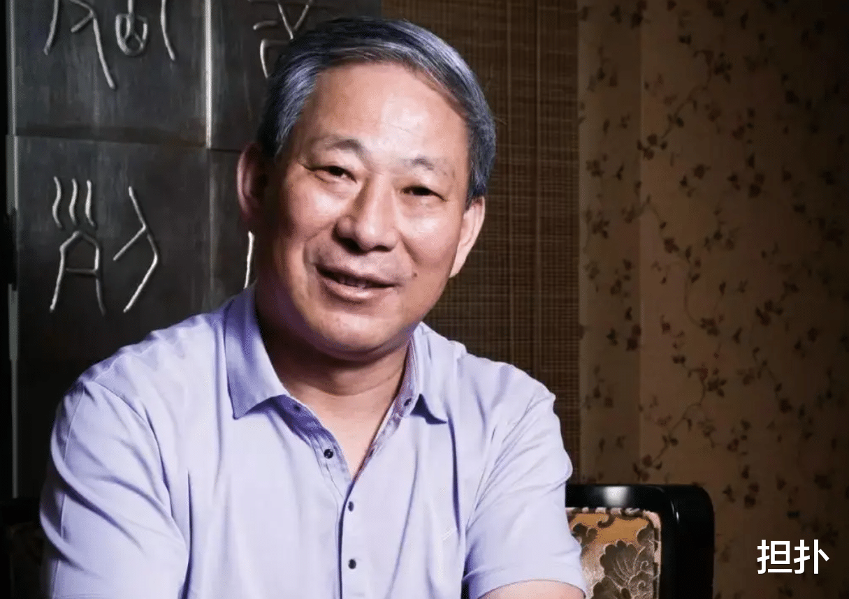 百亿女富豪严昕,弟弟也坐拥上千亿资产,父亲给清洁工开上万工资