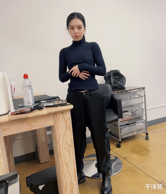 电影|李咏女儿出道做演员！20岁担任电影女主角，身材苗条满满明星范