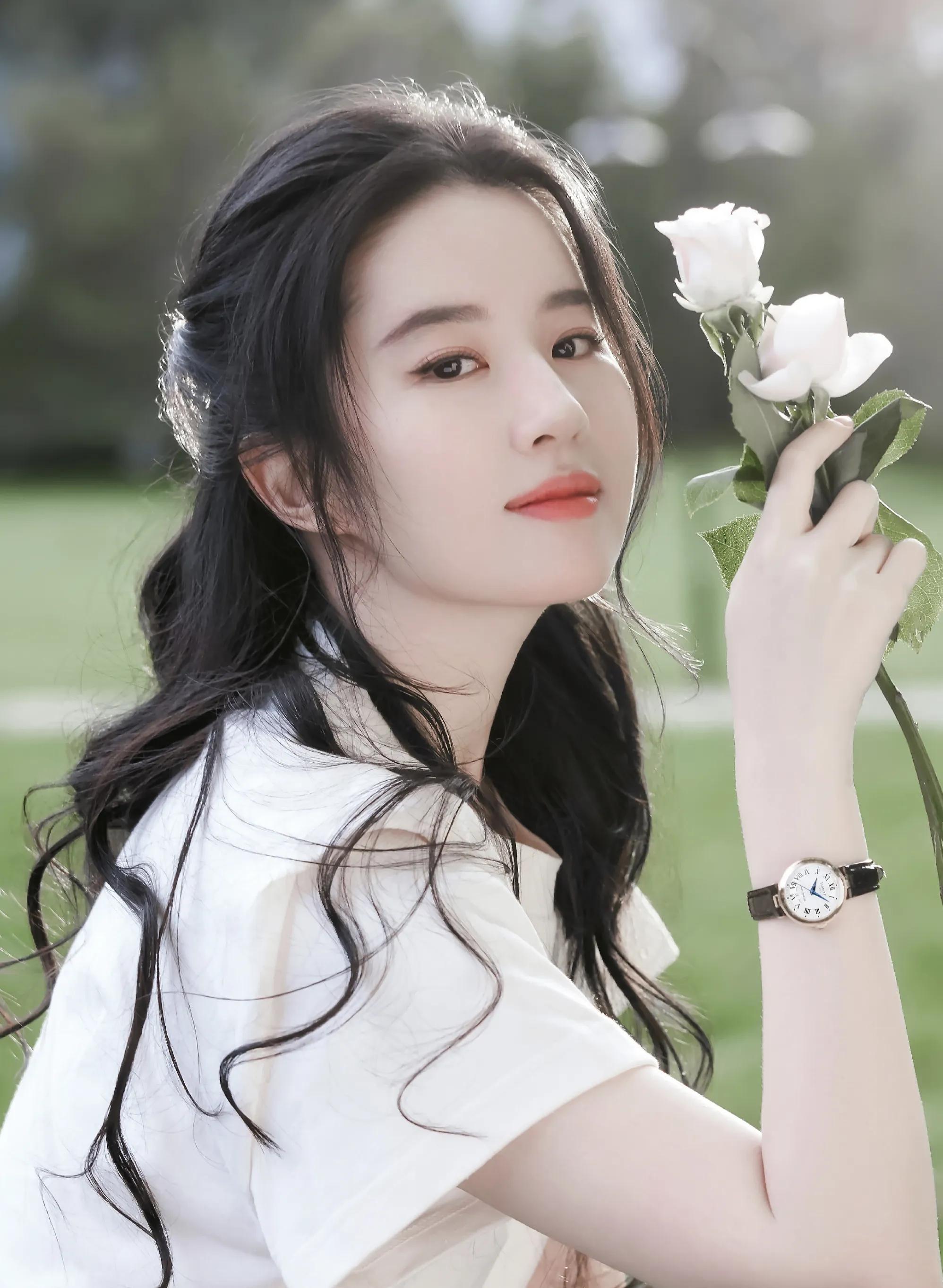 柳岩|湖北盛产美女！来自湖北的10位女星，个个貌美如花，楚楚动人