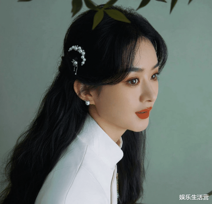 赵丽颖|赵丽颖《推理吧》路透曝光，挑染公主切搭配皮衣皮裤，造型酷飒