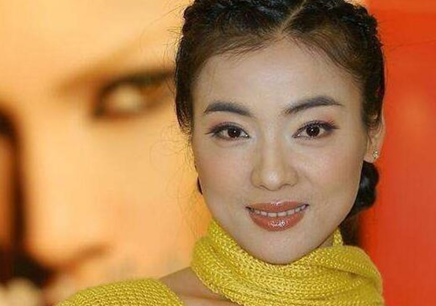 陈思思|军中绿花陈思思近照，特别漂亮的湘妹子，她45岁了，为何仍然未婚