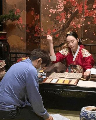 |52岁金惠秀变身一国之母，帮儿子擦屁股，导演都跪着彩排