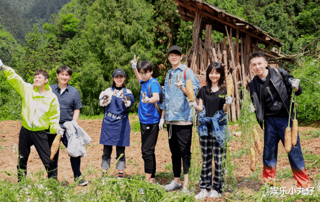 张艺兴|向往的生活私下聚餐，何炅给张艺兴按摩，却缺席一人引网友热议