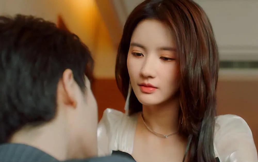 刘令姿|3位女爱豆的古装造型，卿卿日常刘令姿圈粉，长月烬明女三号漂亮