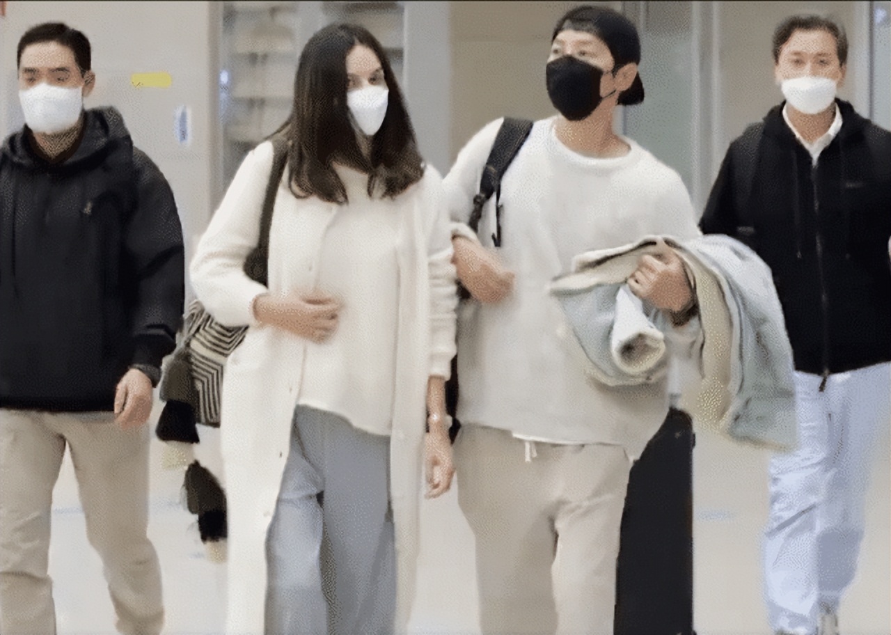 宋仲基|宋仲基再婚父母态度冷漠，对外籍儿媳疑不满，或与亏欠宋慧乔有关