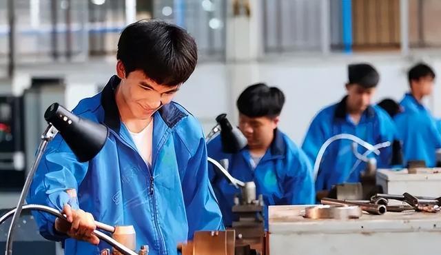 火焰纹章无双|中考成绩不够上普高咋办？上民办高中还是上职高？希望大家没选错