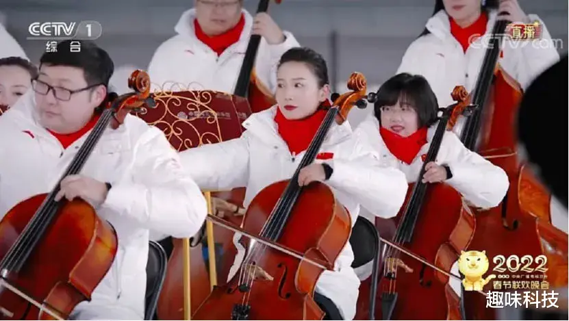 春晚|安踏国家队炽热科技护航春晚，携音乐家优雅演绎冰雪浪漫