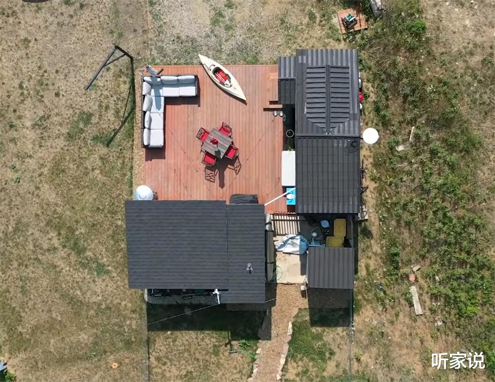 夫妻俩买下两间14㎡蜗居，拼凑成带院子的乡下小家，一住就是6年