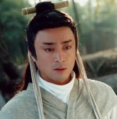 何中华|“大侠专业户”何中华:出道36年零绯闻,54岁气质依旧让人羡慕