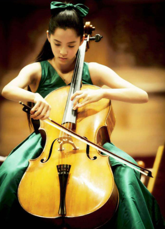 欧阳娜娜|音乐才女，颜值才华并存气质美女，是娱乐圈“小公主”，让人羡慕