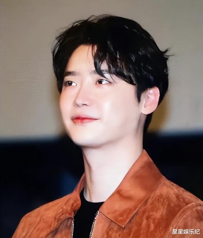 李钟硕|韩国欧巴李钟硕感染新冠，新电影正热时，目前取消活动自我隔离中