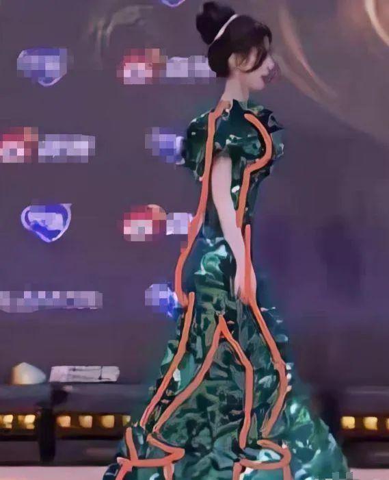 生图|镜头前美艳，真人干瘪，头大肩窄，排骨胸，这11位女星反差太大