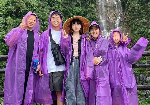 原生家庭|孙卓回归原生家庭后，学会了打扮、开阔了视野，网友：亲情的力量