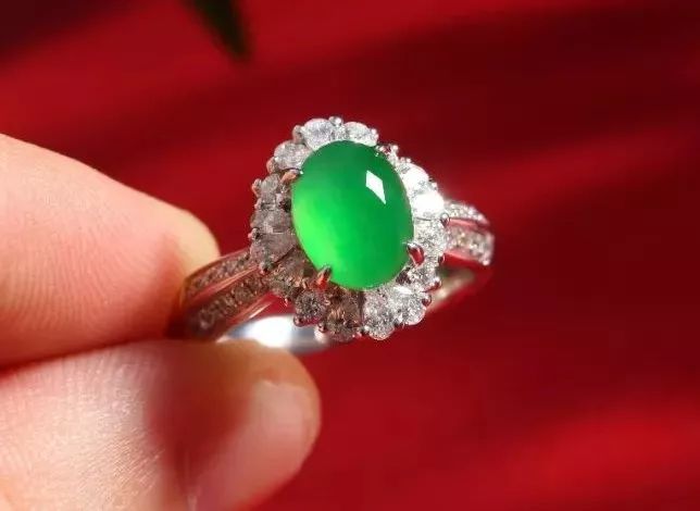 玉雕|你了解翡翠的五大色系吗