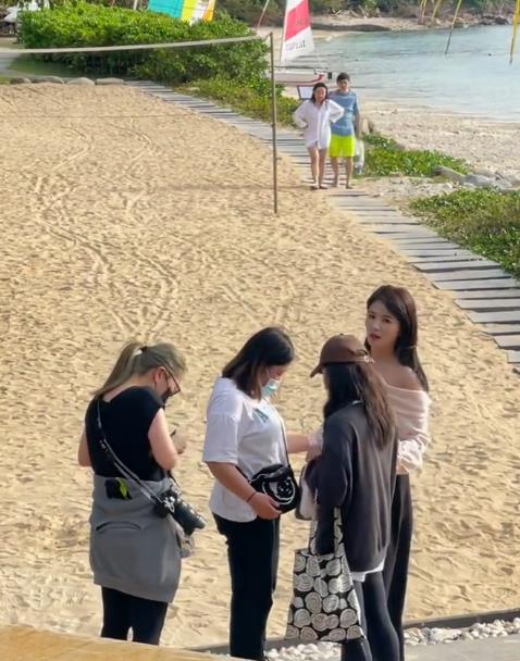 刘涛|路人拍的刘涛很普通，典型中年人身材，随便一个素人都比她漂亮