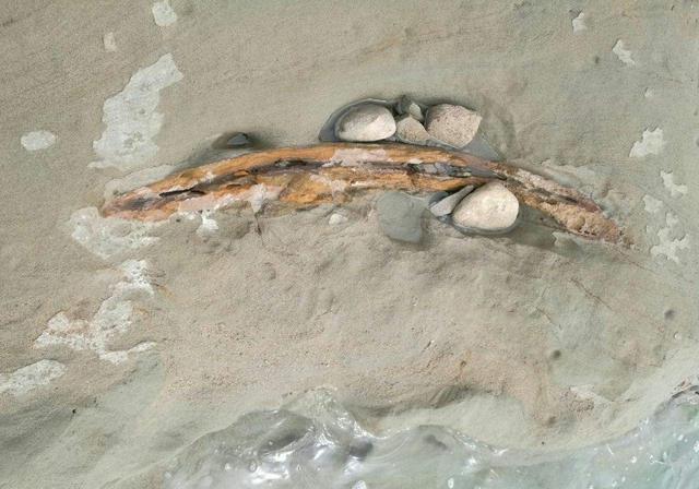 白公山“外星人遗址”:百米铁管贯穿山体,距今15万年,至今未解
