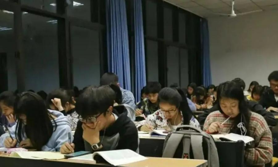 教师资格证|老师分享一天工作,学校打卡只是形式,还有更多不为人知的辛酸