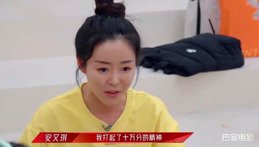 李佳航|过气选秀冠军的窘境：退圈换脸、商场走穴、被资本抛弃，一地心酸