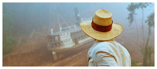 电影|影史上最伟大也最荒唐的影像之一,让巨轮山上行走:《陆上行舟》