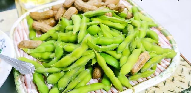 男子相亲请吃烧烤,3个人花了260元,结账时一句没吃饱,不欢而散