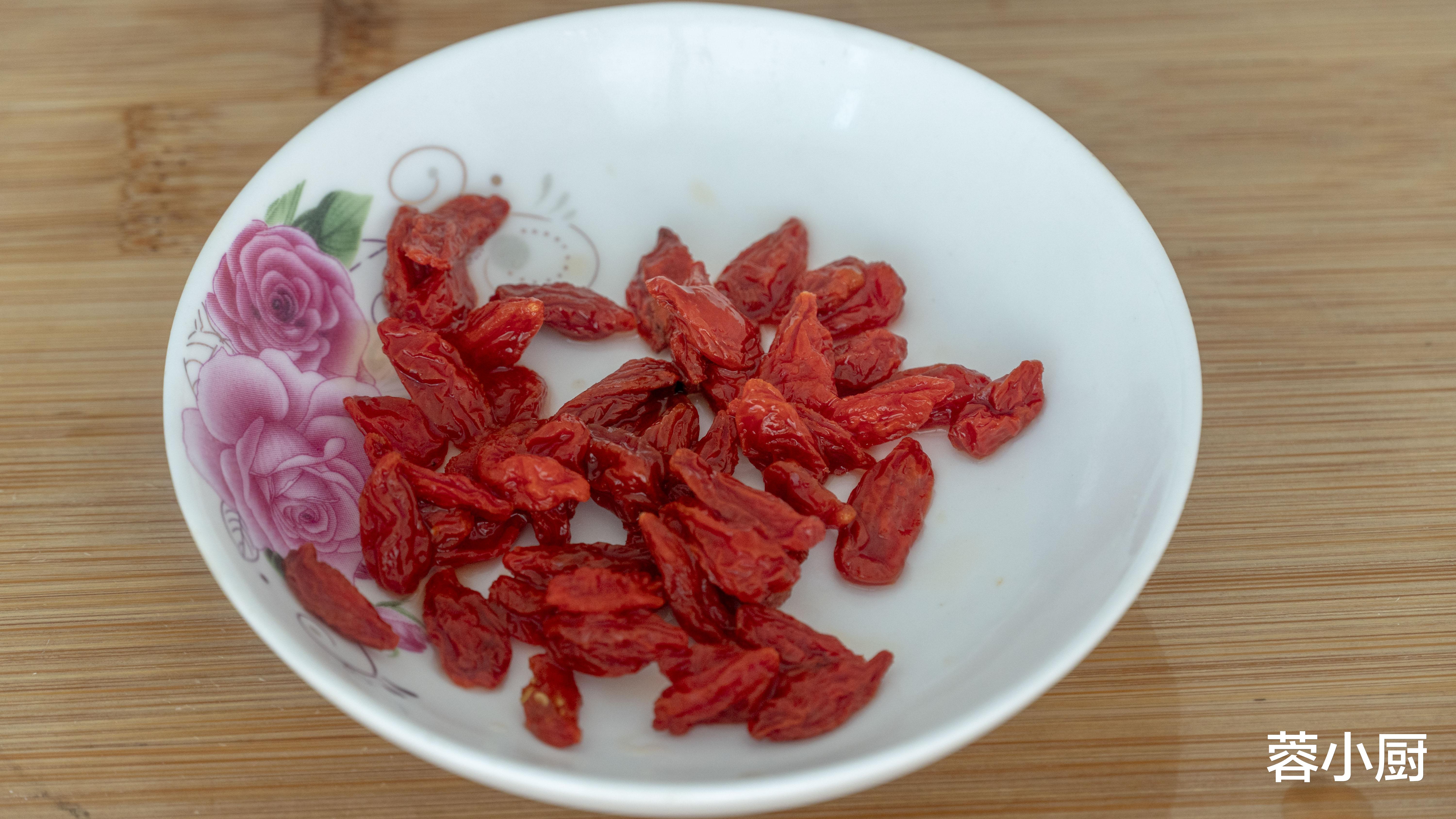 进入毒七月,饮食宜“增甘减苦”,建议吃“1米2肉3果”,身体好