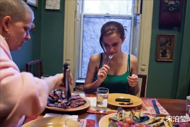 尼古丁|欧美国家女性为什么早熟?不是思想有多开放,而是身体结构原因?