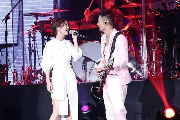 小S|AA制、在外偷吃、婚后300多天没见面,这3对明星夫妻相处模式太怪