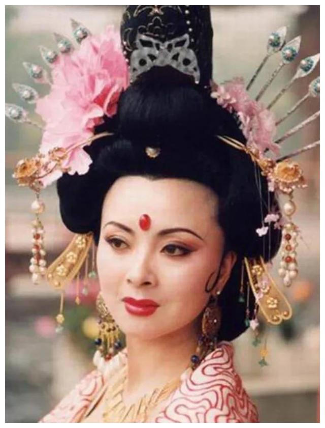 周洁|演员周洁:演杨贵妃爆红,35岁退圈出国,60岁包27万飞机回国去世