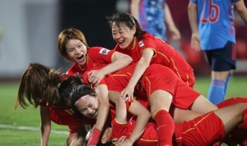 男足|中国女足太成功，1.8亿阅读+登顶热搜，引男足点赞，陈戌源也感动