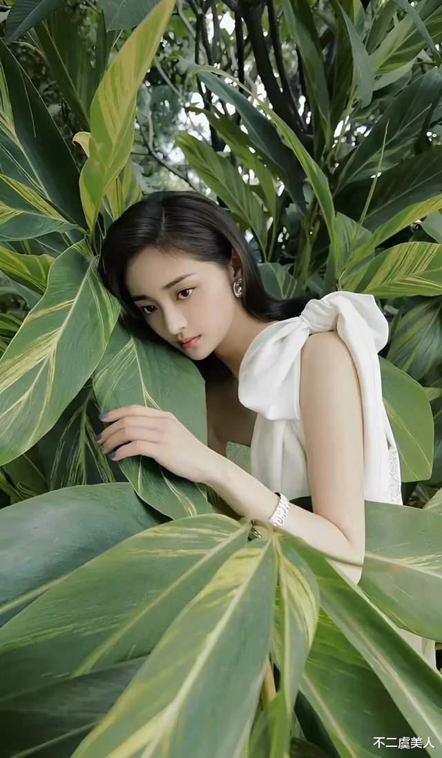 周洁琼|95后美少女周洁琼性感迷人,简直美到冒泡