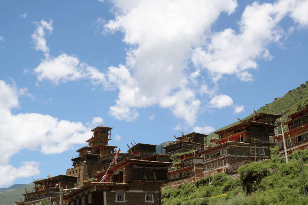 敦化|日斯满巴碉房：传说中的“藏族民居之王”。