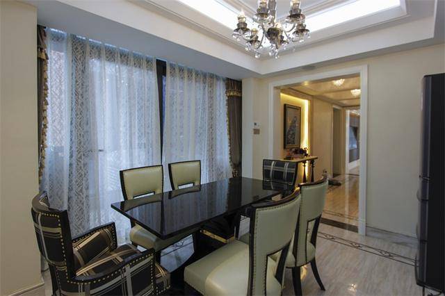 晒晒闺蜜的160平新房，阳台比我家卧室还大，50万装修费没白花！