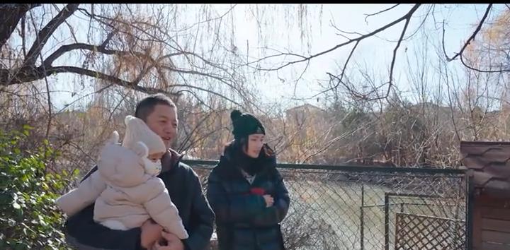 李亚鹏|李亚鹏正式公开二胎女儿正面照，像极妈妈海哈金喜的复制粘贴