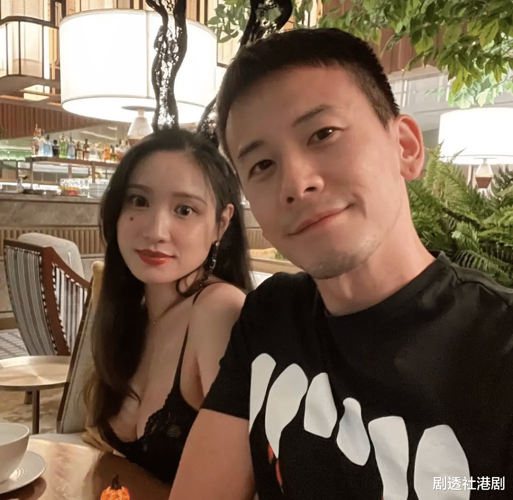 张天爱|恭喜！香港知名男星美女妻子宣布平安产女，一家人都是高颜值