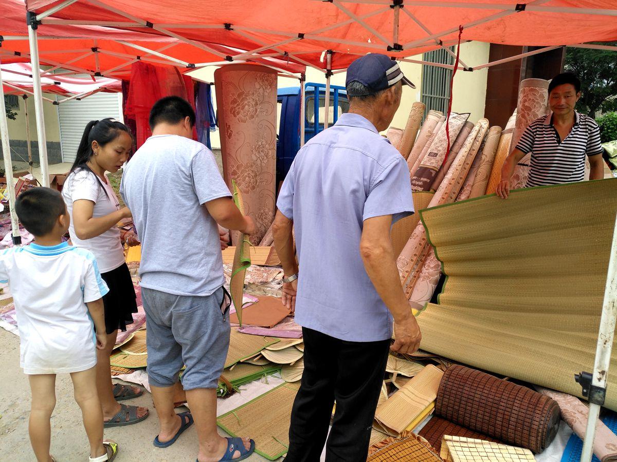 “跌下神坛”的凉席,为什么不受年轻人待见?被时代淘汰谁也躲不过